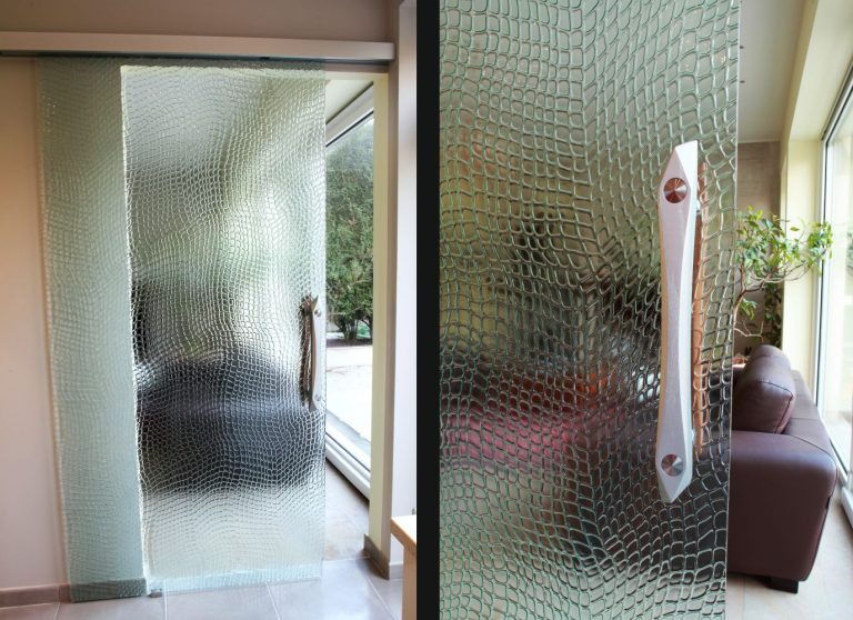 Porte en verre thermoformé artisanal sur mesure motif Croco