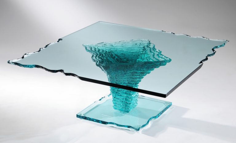 Table basse artistique en verre sculpté